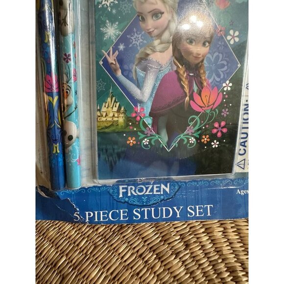 Disney’s Frozen 5 piece study set - Picture 2 of 8